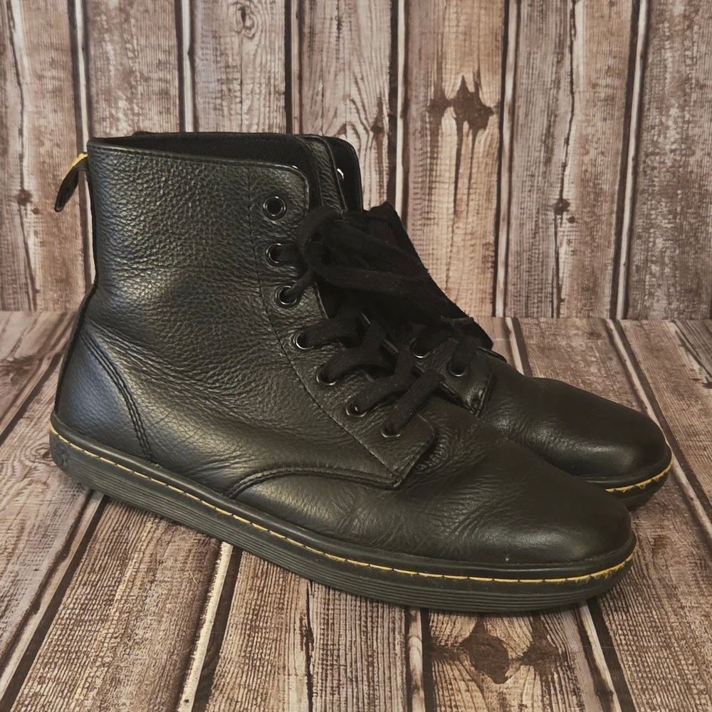 Sz 9 US Womens Dr. Martens Leyton Black Pebble Leather 7-Eye Ankle Boots VGUC